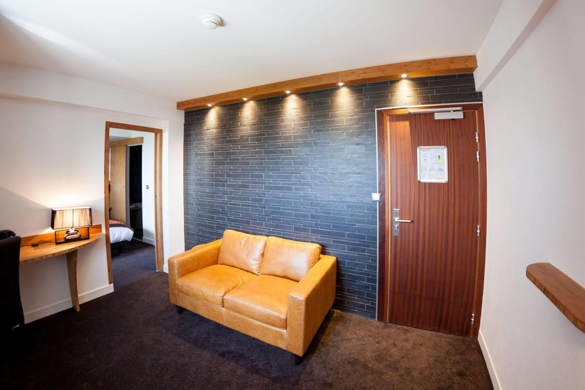 Hotel Foch Tarbes Eksteriør bilde