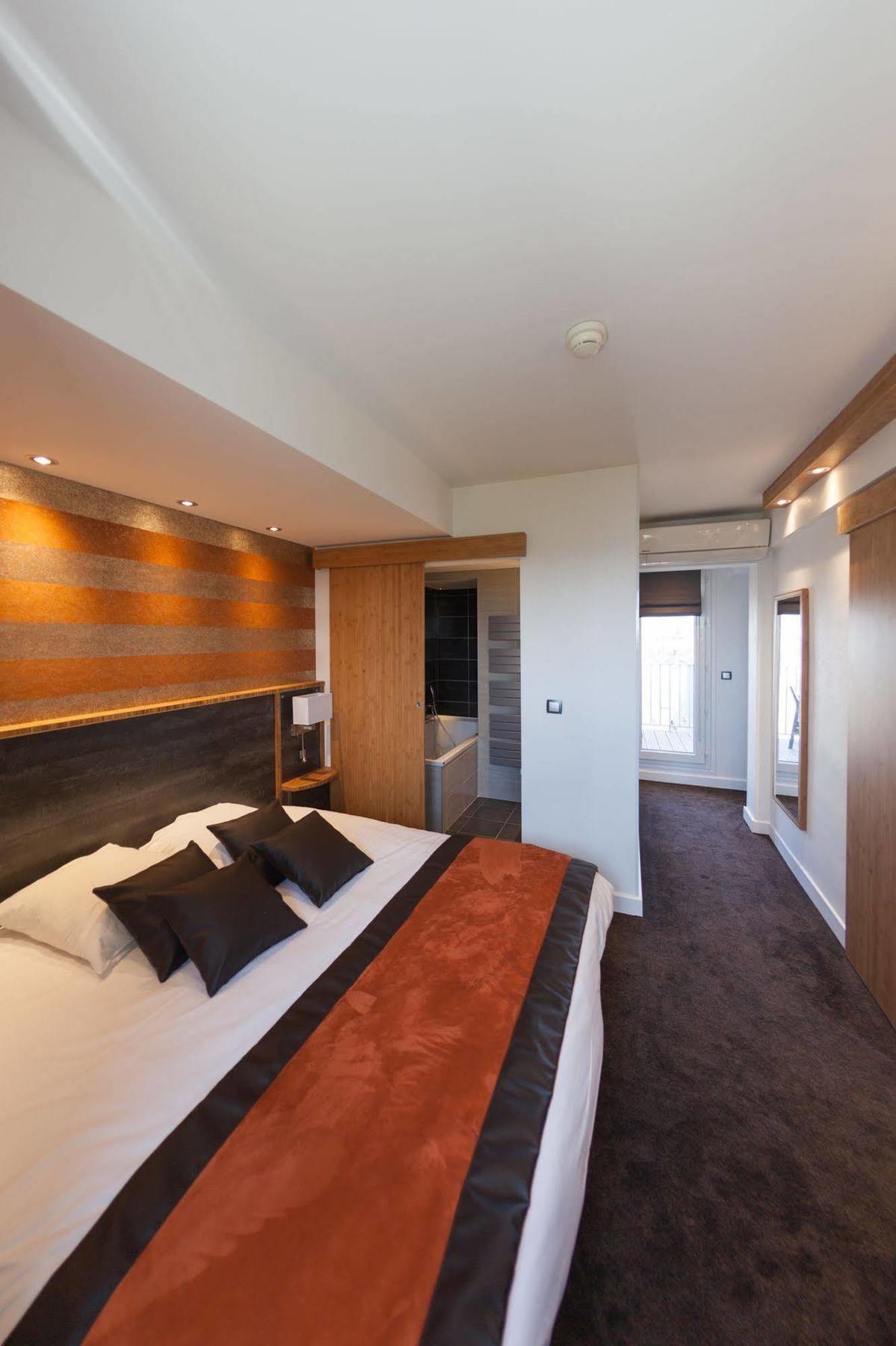 Hotel Foch Tarbes Eksteriør bilde