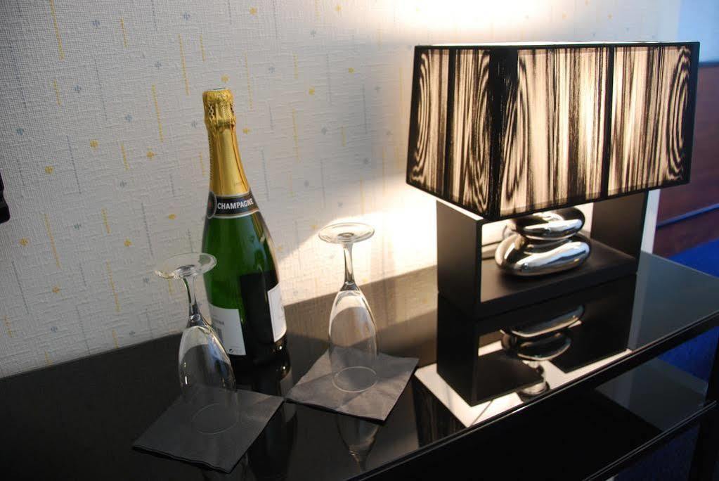 Hotel Foch Tarbes Eksteriør bilde